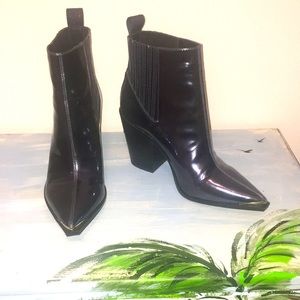 Like new Kenneth Cole boots size 9.5